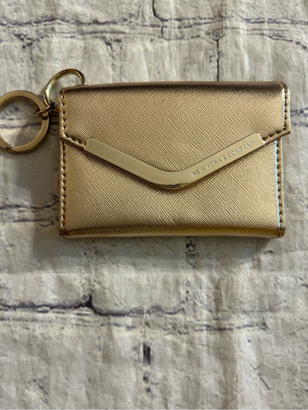 NEW YORK & COMPANY METALLIC GOLD WALLET WITH KEY RING CHEVRON PLATE FAUX LEATHER